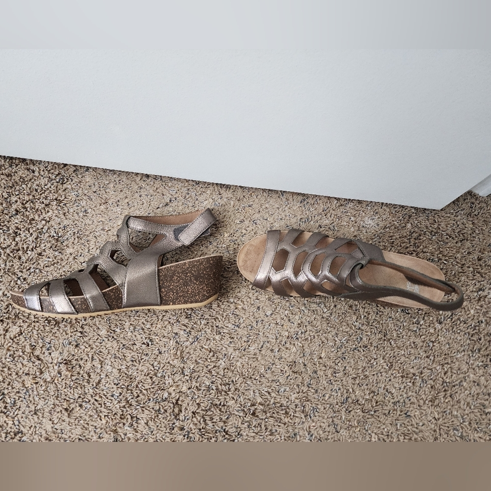 Size 41 Dansko wedge sandals